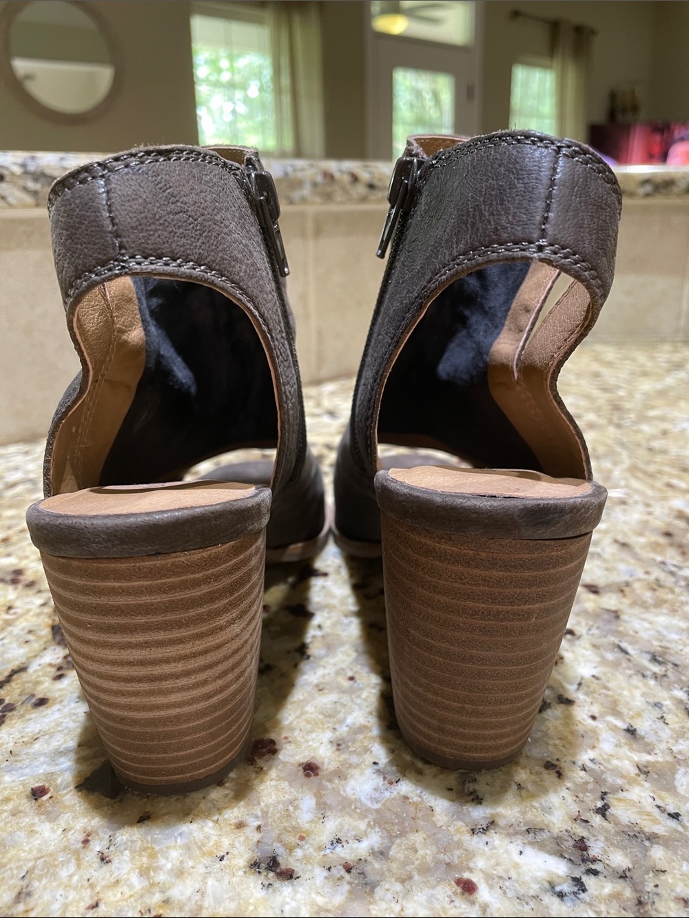 Lucky Brand Brown Leather open toe Heeled Sandals Size 7.5 - Picture 5 of 8